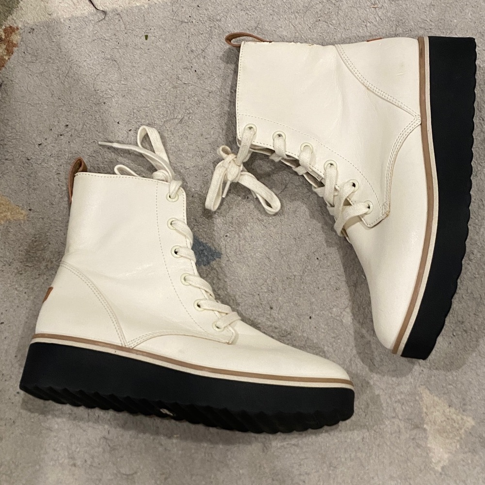 Dr. Scholl's Cream and Tan Lace-Up Combat Boots